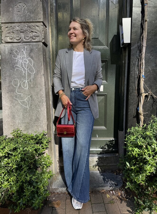 Szary blezer w prążki